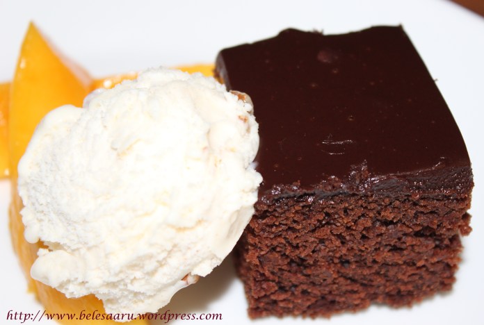 Eggless chocolate cake